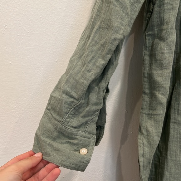 〰️ Sage green weekend tunic crinkle gauze shirt 〰️ - Picture 3 of 4